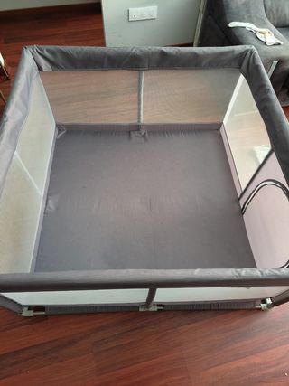 Parque infantil de 1,20 x 1,20 en buen estado