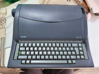 MÁQUINA DE ESCRIBIR OLIVETTI