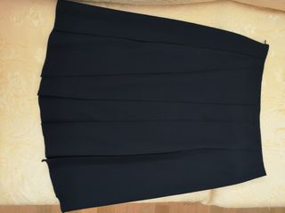 Falda negra, de lana