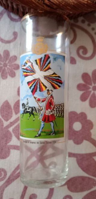 Lote de 6 vasos motivos militares.