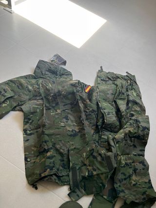 Chaquetón militar beige
Mas cosas en fotos... 
