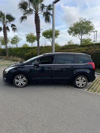 Peugeot 5008 2012