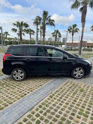 Peugeot 5008 2012