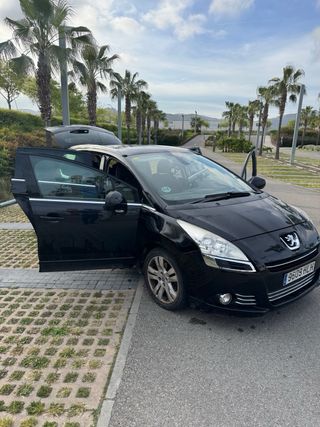 Peugeot 5008 2012