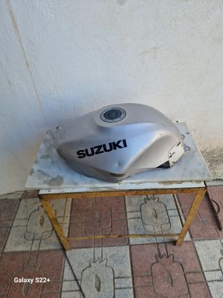 Deposito gasolina de suzuki gsx 750f 90