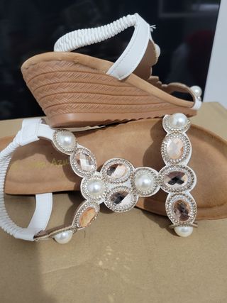 Sandalias cuña blancas