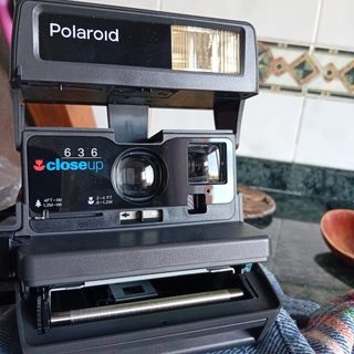 Polaroid 636 Closeup Instant Camera