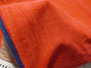 Tovaglia lino rossa bordata blu