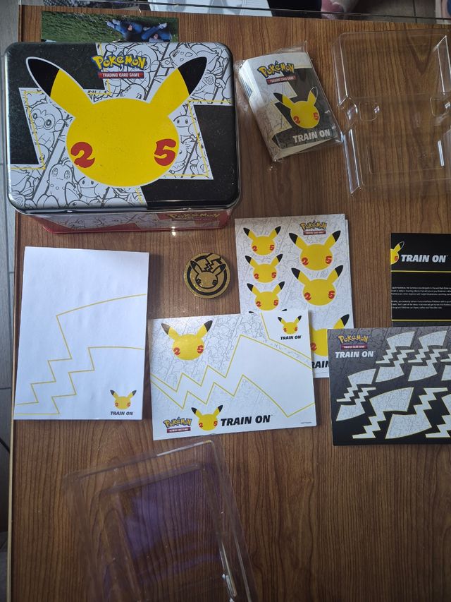 Maletín Pokémon 25 Aniversario Vacio