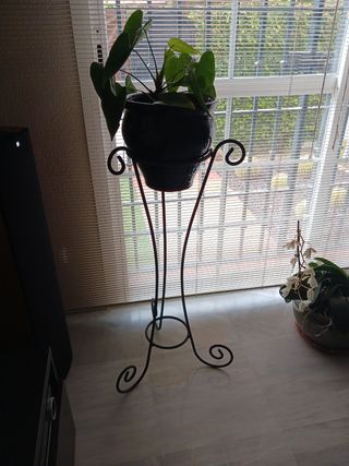 Macetero alto hierro 90cm - nuevo