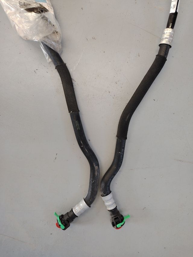 Los dos tubos de refrigeración aceite