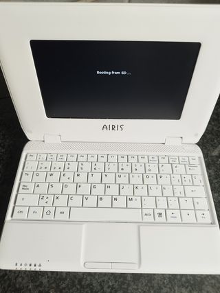 Airis Kira N7000 7" Ultra-Portable NETBOOK PC
