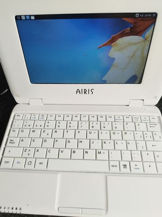 Airis Kira N7000 7" Ultra-Portable NETBOOK PC