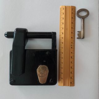 Candado antiguo siglo XIX. Coleccionista.