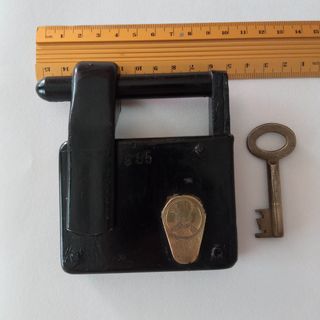 Candado antiguo siglo XIX. Coleccionista.