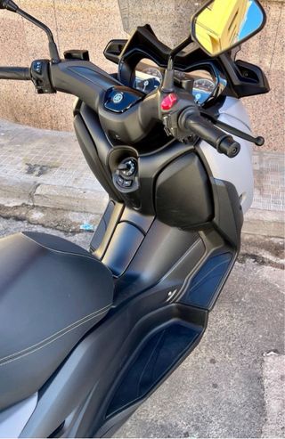 Yamaha X-Max 300 - Motocicleta año 2021 , 5300 kms