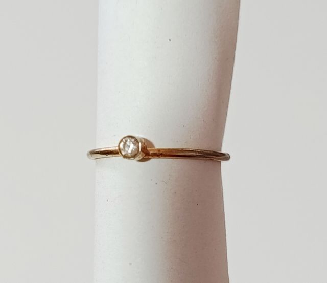 Anillo delicado con circonita