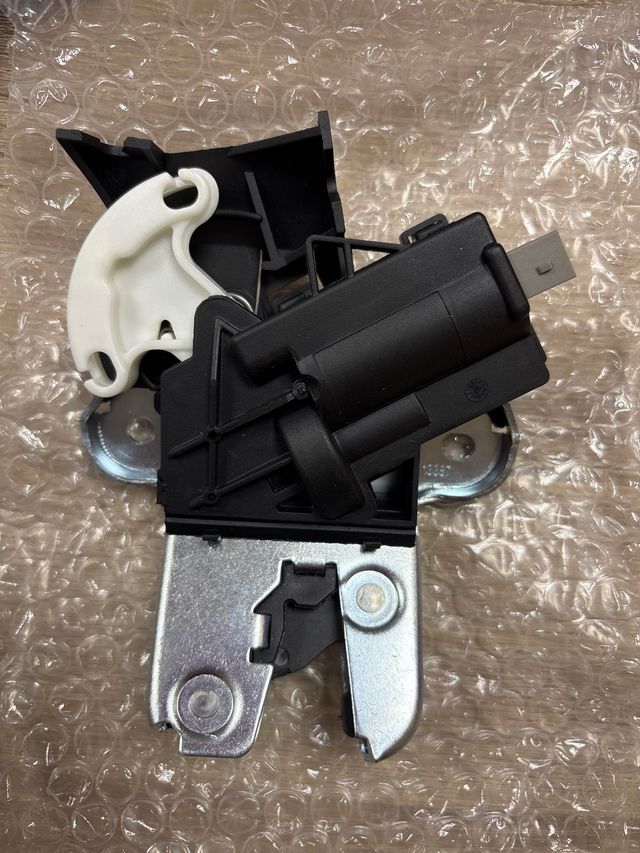 Cerradura Puerta Maletero EPLZON A5 A6 A8