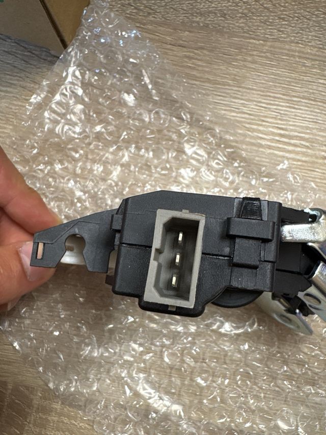 Cerradura Puerta Maletero EPLZON A5 A6 A8