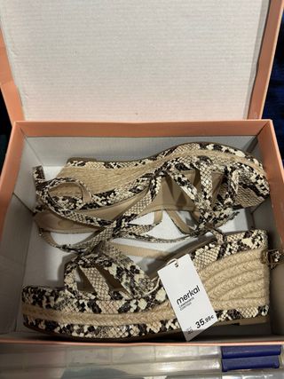 Sandalias Merkal talla 40 Nuevos