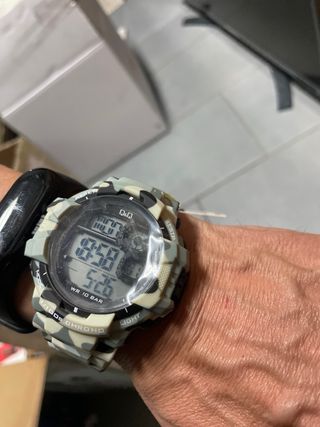 Reloj QyQ deportivo camuflaje