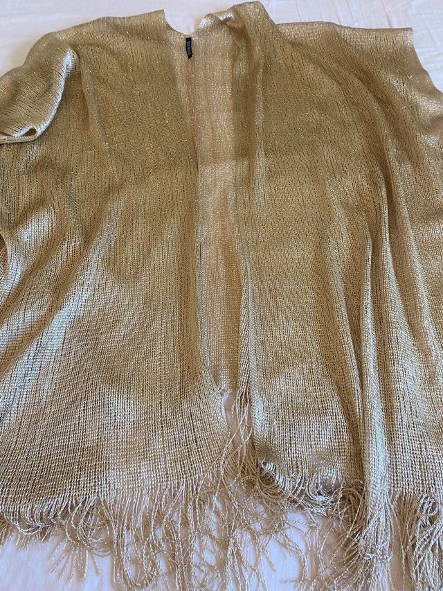 Chaqueta dorada con flecos, muy chula.... ideal