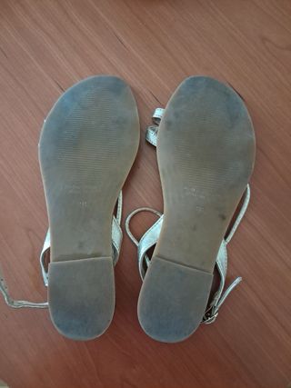 Sandalias Gloria Ortiz doradas - talla 36