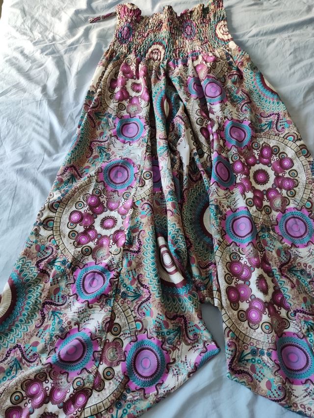 Prenda que se puede usar como pantalón, mono o top