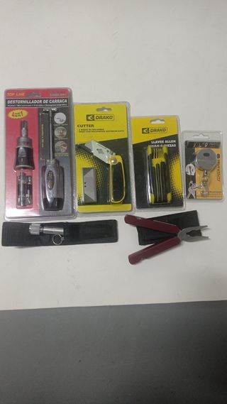 Kit herramientas: destornillador, cutter, llaves A