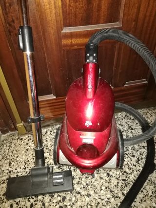 Aspiradora Dirt Devil roja