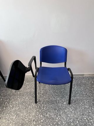 Silla oficina azul con reposabrazos