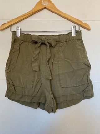 Shorts verde militar talla XS