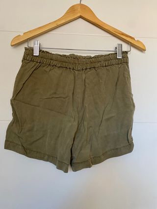 Shorts verde militar talla XS