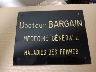 Cartel médico vintage: Dr. Bargain