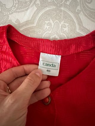 Chaqueta roja corta