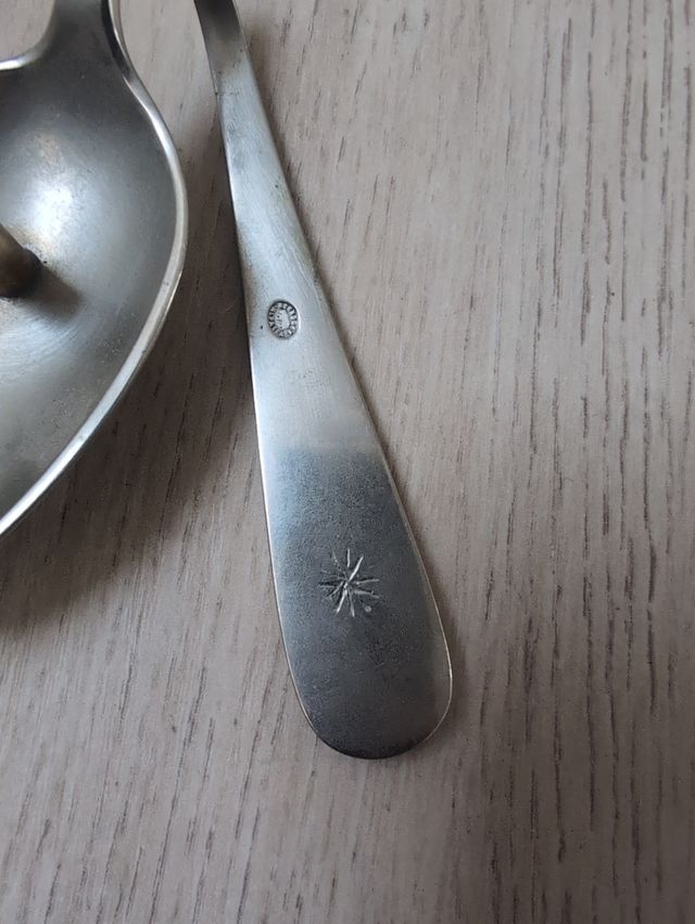 Quemador incienso antiguo hecho con una cuchara