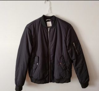 Cazadora bomber Zara negra