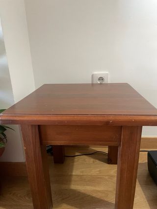 Mesa madera marrón pequeña 50x50