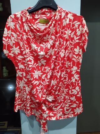 Blusa roja estampada - Talla L