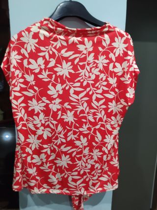 Blusa roja estampada - Talla L