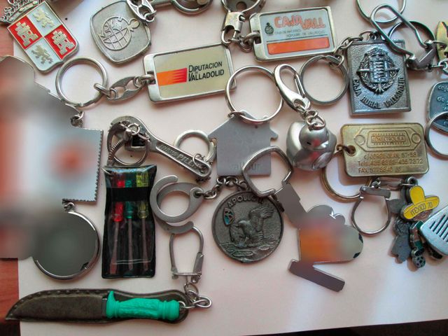 79 llaveros de metal