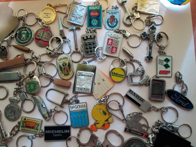 79 llaveros de metal