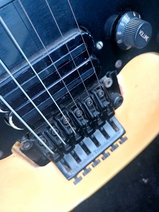 GUITARRA ELÉCTRICA HEARTFIELD TALON. JAPAN