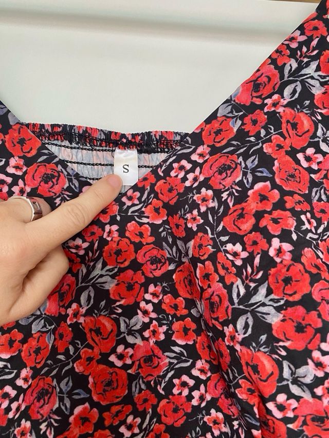 Vestido floral rojo y negro - Talla S