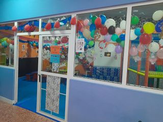 Cafeteria con Parque infantil!
