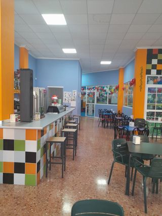 Cafeteria con Parque infantil!