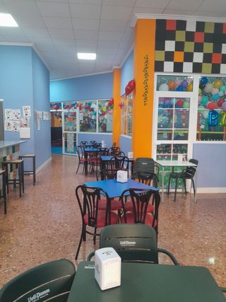 Cafeteria con Parque infantil!