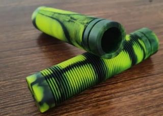 Puños BMX/Patinete: Verde-Negro