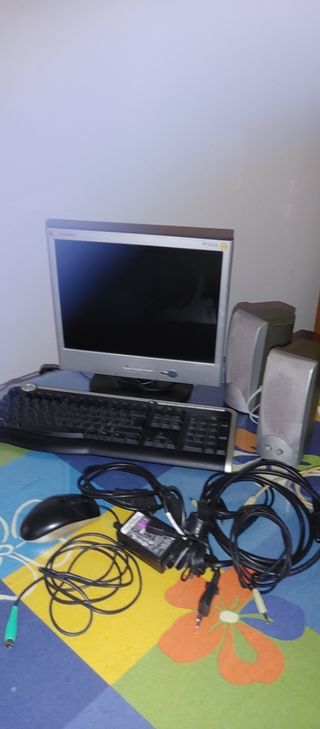 Monitor, teclado y altavoces - Gris plata