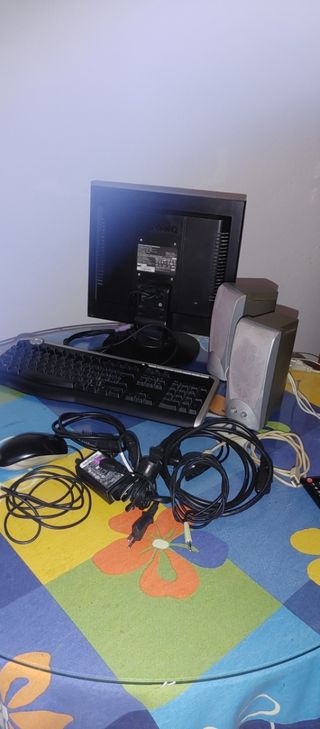 Monitor, teclado y altavoces - Gris plata